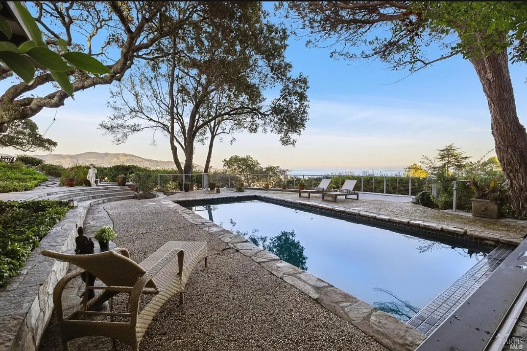 4 bed, 3789 sqft, $30,000 — Photo 4