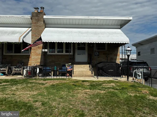 218 Hoffman Rd, Ridley Park, PA 19078