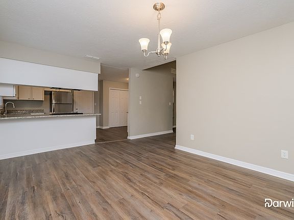 5th image of 610 Shady Nook Dr