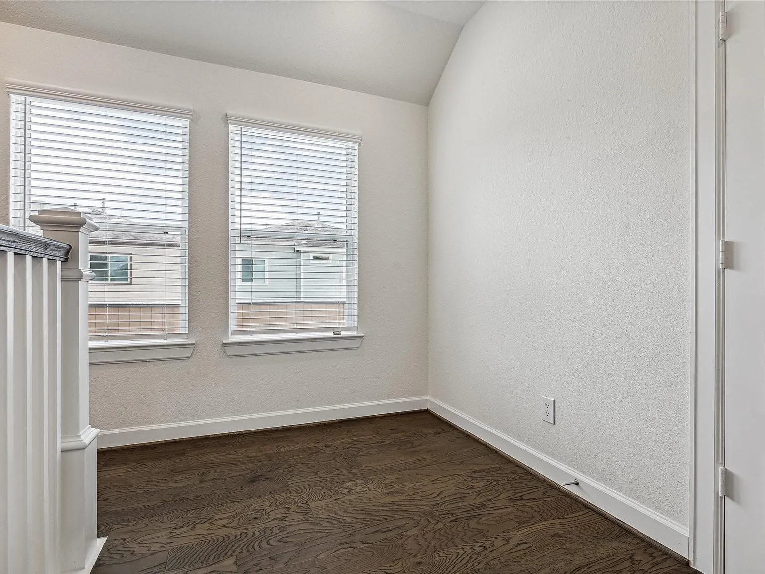 3 bed, 2.0 bath, 1400 sqft, $2,500 — Photo 3