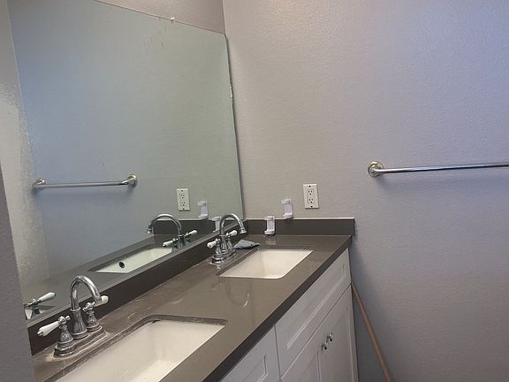 3rd image of 433 S Orange Ave