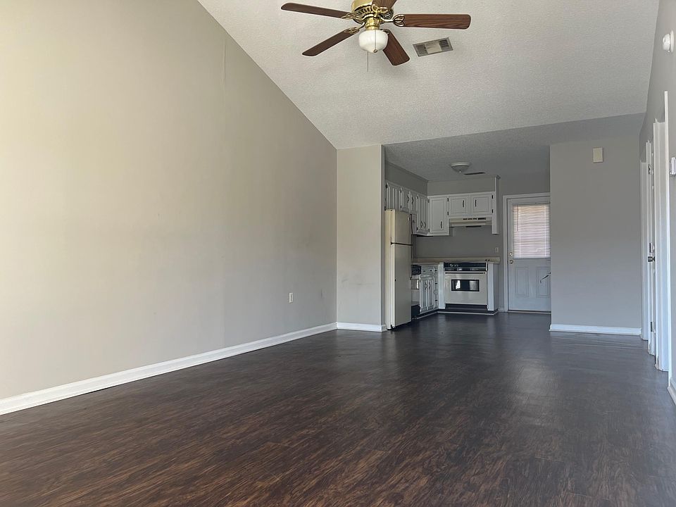 1st image of 140 Lanier Dr #115