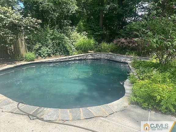 5th image of 10 Valley Forge Dr