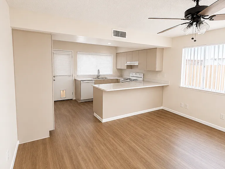 1818 W Portobello Ave — Photo 5
