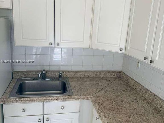 2nd image of 1942 Adams St #1944