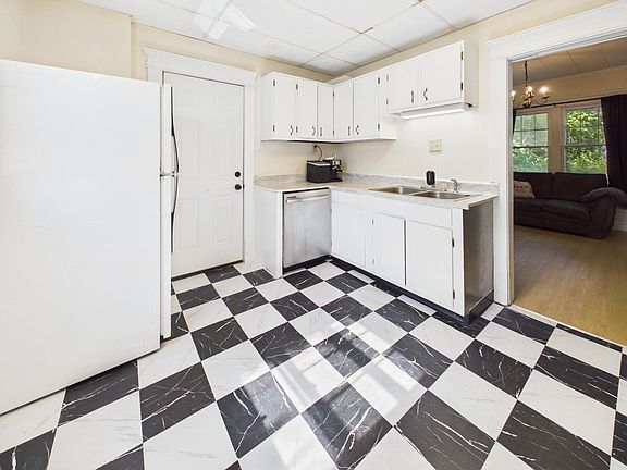 5th image of 3220 Bath Ave