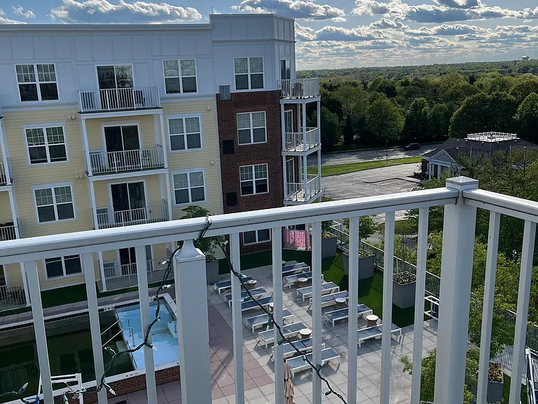 160 W Wilson Bridge Rd #602 — Photo 4