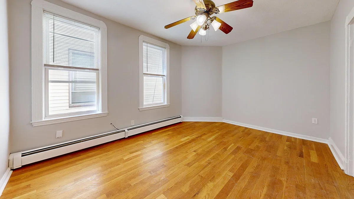 Building Photo - 205 Chelsea St #3
