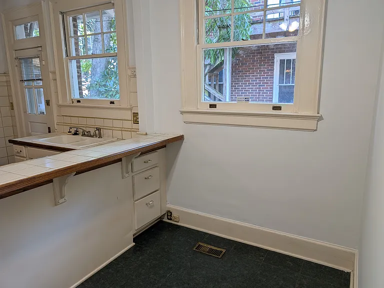 2201 Blossom St — Photo 18