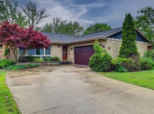 18 Scotdale Rd, La Grange Park, IL 60526