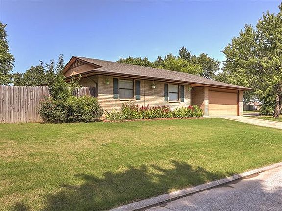 2nd image of 13372 S Hickory Pl E
