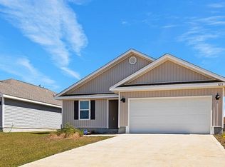 5097 Conservation Cir #HOME0100, Milton, FL 32571