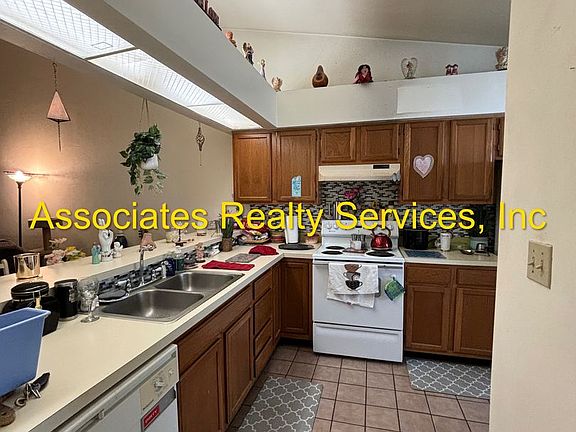 4th image of 1051 NW 125th Dr