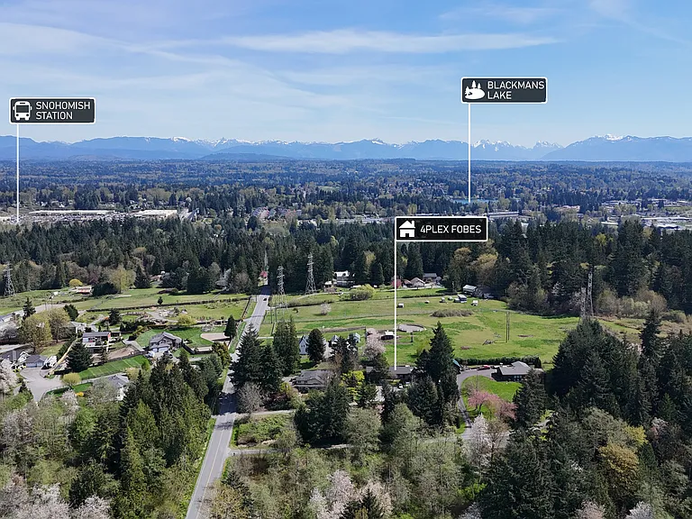 Fobes Hill Location! Walk to Riverview Elementary!