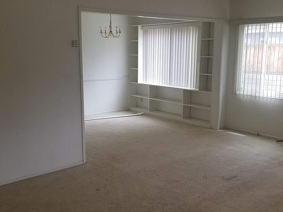 5th image of 3179 Strathmore Dr