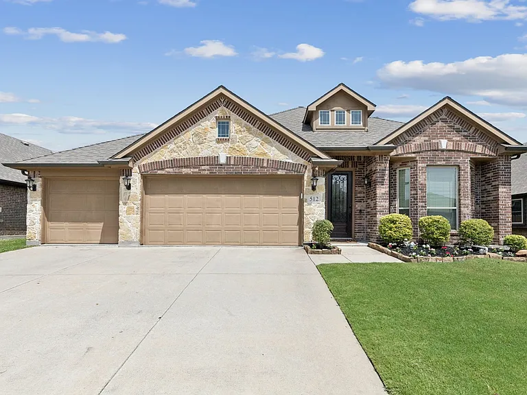Hard to find single story with 3 car garage!