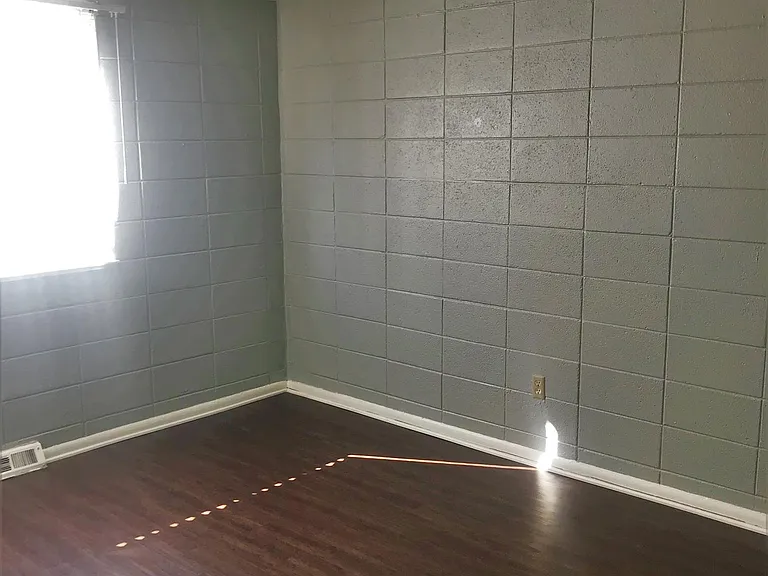 Highland Square Apartments — Photo 20