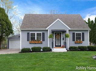 82 James St, Rockford, MI 49341