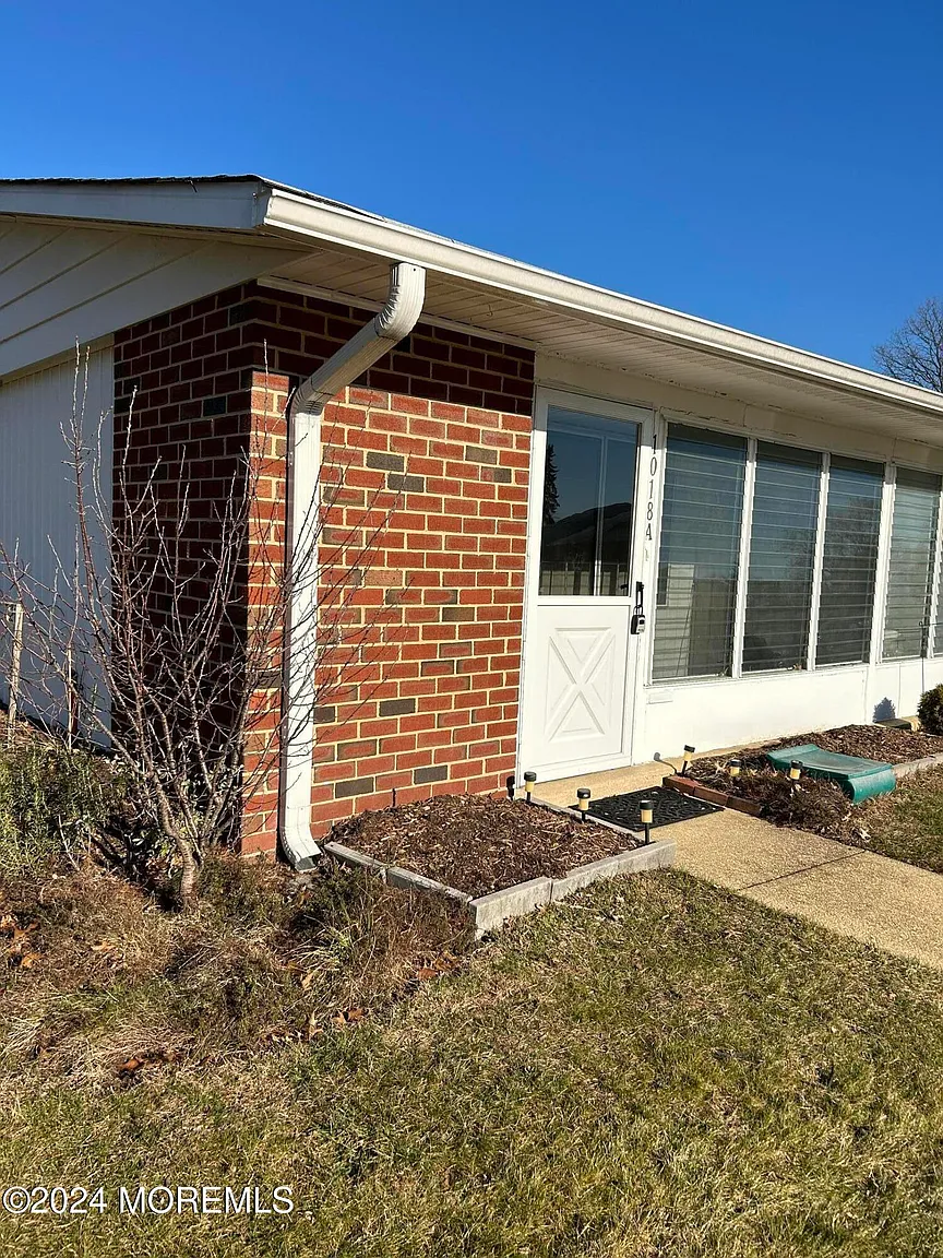 1018A Aberdeen Drive photo 1