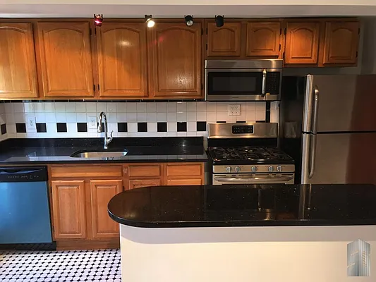 Rented by Skyline Group Real Estate | media 11