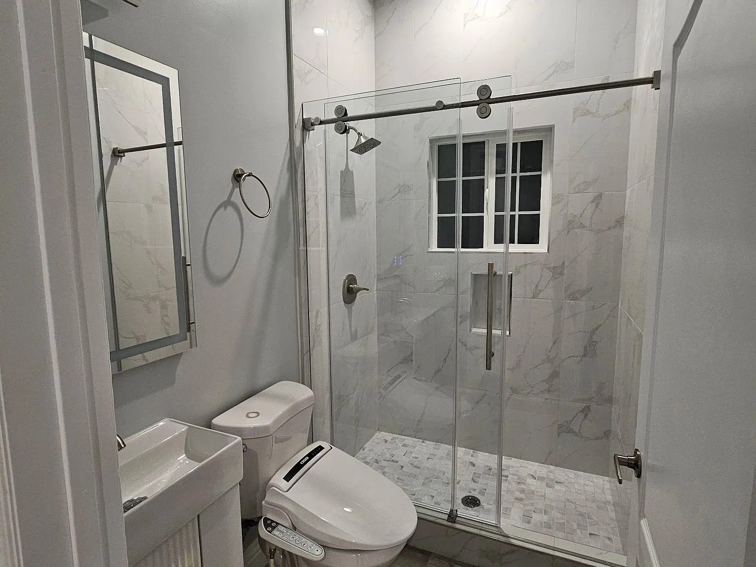 2 bed, 1008 sqft, $2,695 — Photo 4