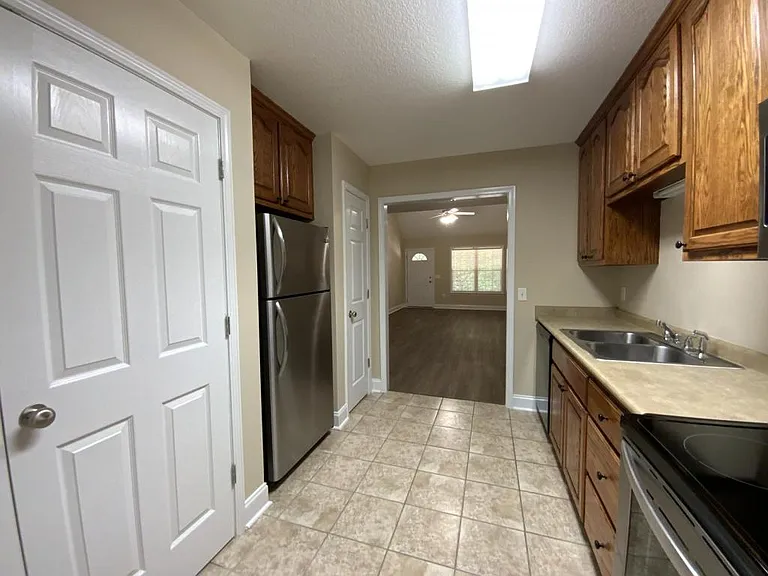 104B Lakeview Rd — Photo 9