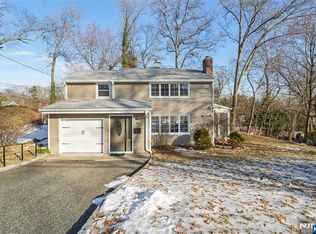 15 Ridge St, Waldwick, NJ 07463