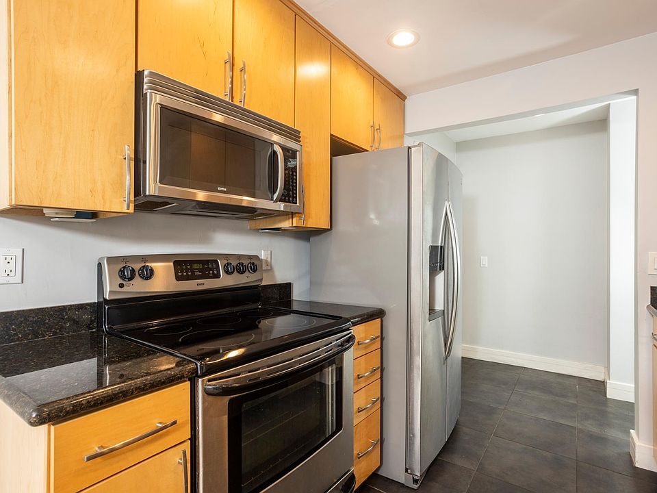 1st image of 836 W Pennsylvania Ave APT 208