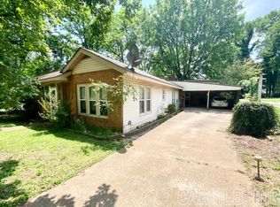 692 Bates St, Batesville, AR 72501