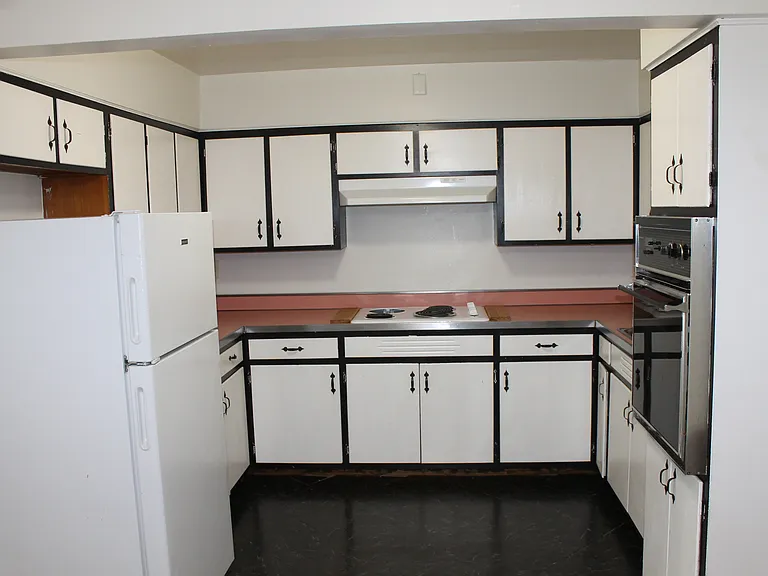 715 E State St #204 — Photo 9