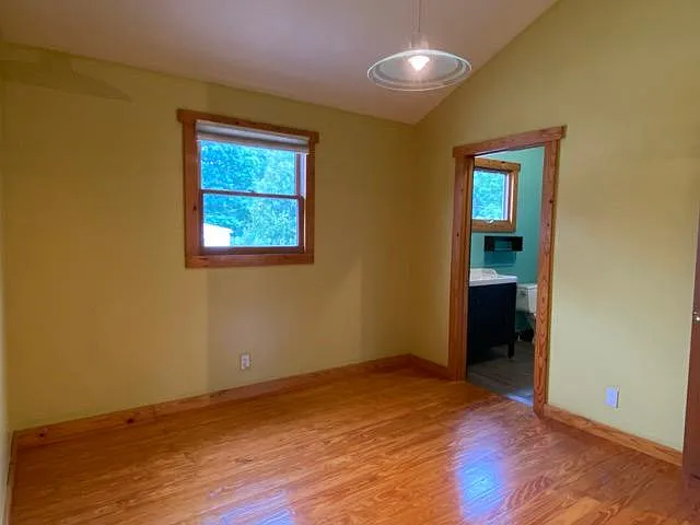 5 bed, 2365 sqft, $4,550 — Photo 3