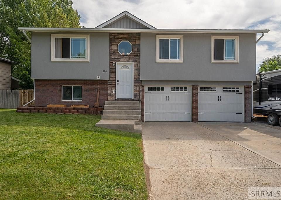 1st image of 810 Coachman Dr