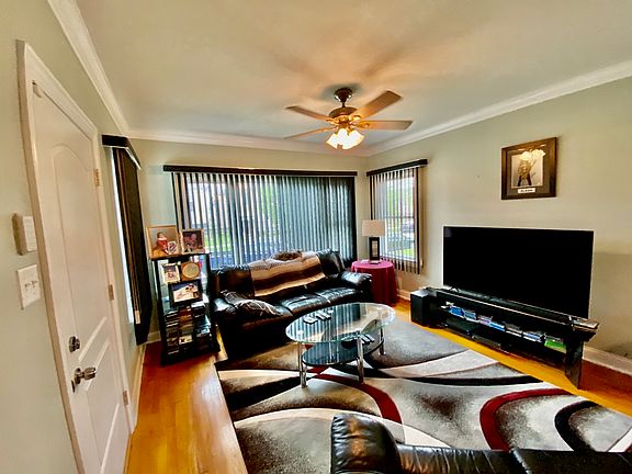4th image of 5867 W Gunnison St