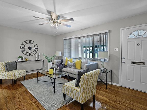 2nd image of 3275 Huckleberry Dr
