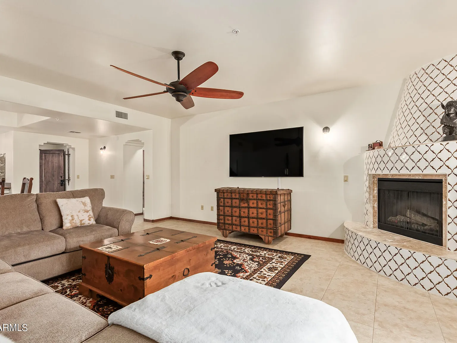 1 bed, 2.0 bath, 1200 sqft, $2,500 — Photo 2