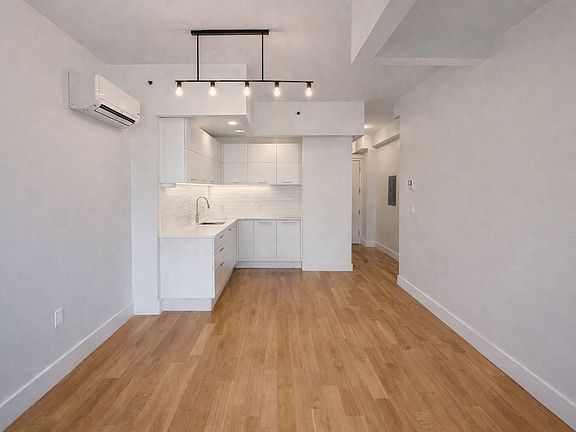 3rd image of 799 Crown St #2B