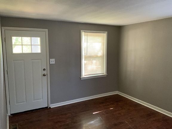 4th image of 615 N Broadway St