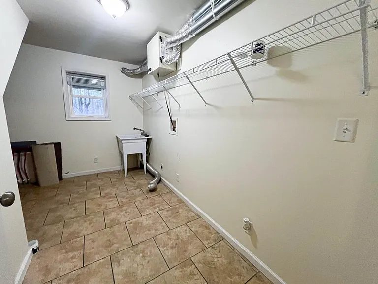 392 Troy Rd #1 — Photo 17