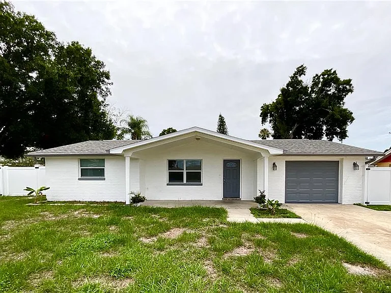 4233 Belle Isle Ct — Photo 1