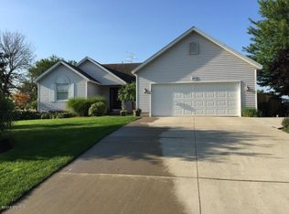 220 Huizenga Ave, Zeeland, MI 49464