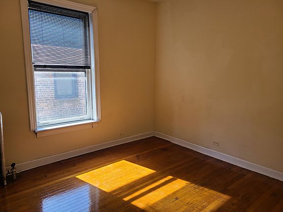 5th image of 4025 N Clarendon Ave APT 3