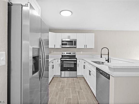 4th image of 4541/4543 27th St SW
