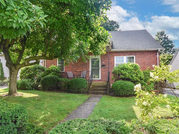 3 Raymond Street, Glen Cove, NY 11542