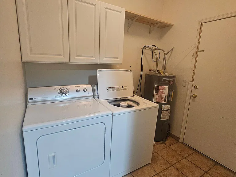 2047 W Bramburgh Ct — Photo 3
