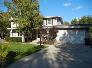 415 E Miller Ct, Lake Geneva, WI 53147