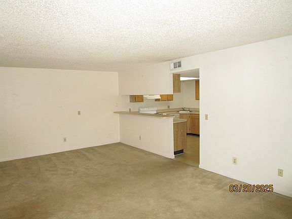 LIVING/ DINING ROOM
