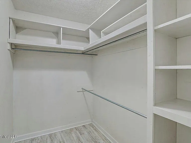 200 Woodgreen Dr — Photo 15