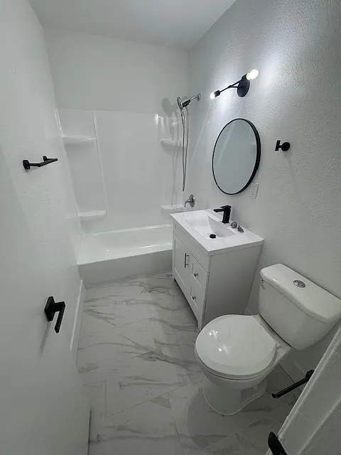 2 bed, $2,595 — Photo 4