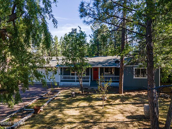 3rd image of 785 W Navajo Ln