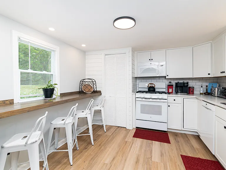 220 Stockbridge Rd — Photo 33